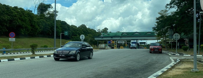 Plaza Tol Pagoh is one of Afiq list.