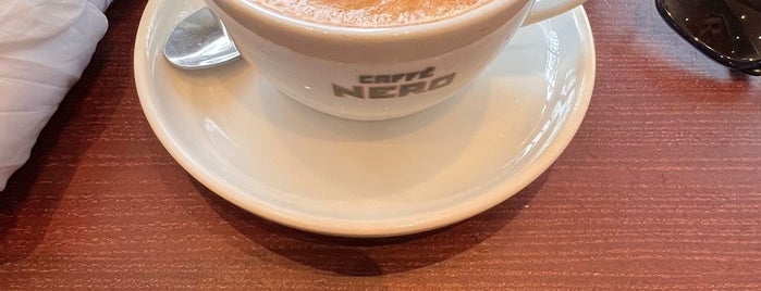 Caffè Nero is one of Locais curtidos por Selim.