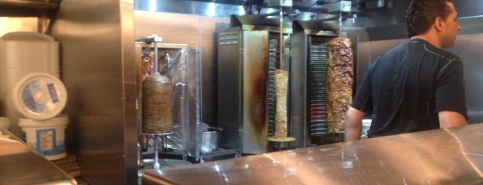 Donair Khayal is one of Lugares favoritos de Alonso.