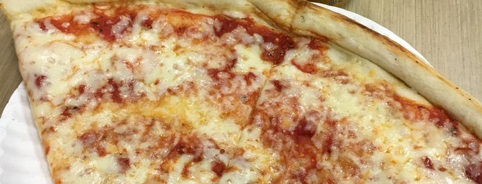 Pizza king is one of Lugares favoritos de Allison.