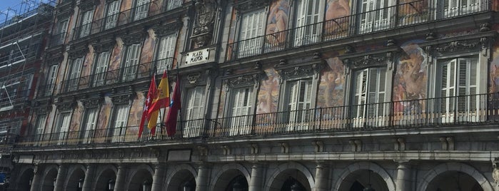 Plaza Mayor is one of Lugares favoritos de Arianna.