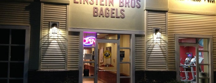 Einstein Bros Bagels is one of Lugares favoritos de Mustafa.