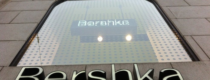 Bershka is one of Ömer : понравившиеся места.