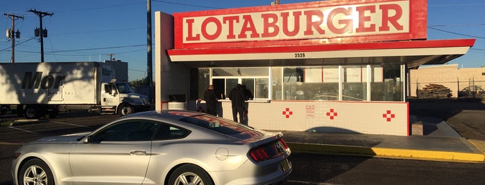 Blake's Lotaburger is one of Andre’s Liked Places.
