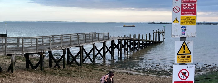 Southend-on-Sea Beach is one of Tempat yang Disukai James.