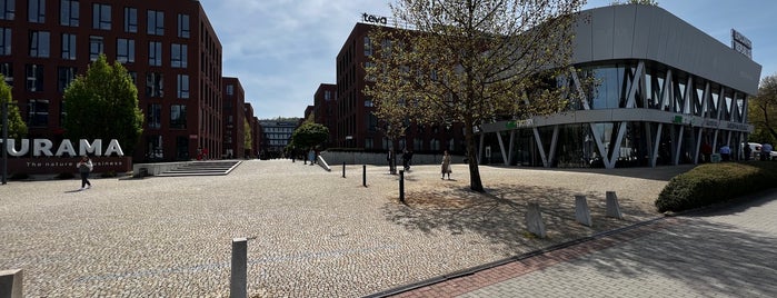 Futurama Business Park is one of Lieux qui ont plu à Petr.