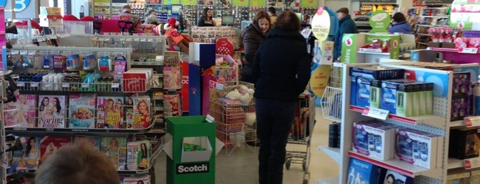 Shoppers Drug Mart is one of Phoenix 💥💥💥'ın Beğendiği Mekanlar.