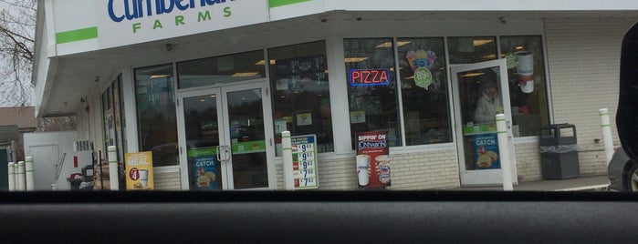 Cumberland Farms is one of Nicholasさんのお気に入りスポット.