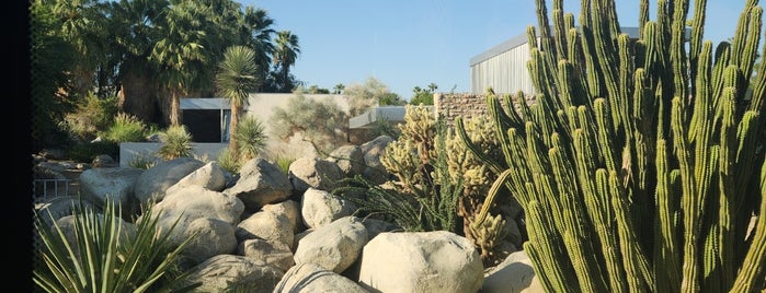 Kaufmann House is one of Palm Springs Favourites.