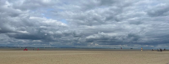 Ryde Beach is one of Isle of Wight.