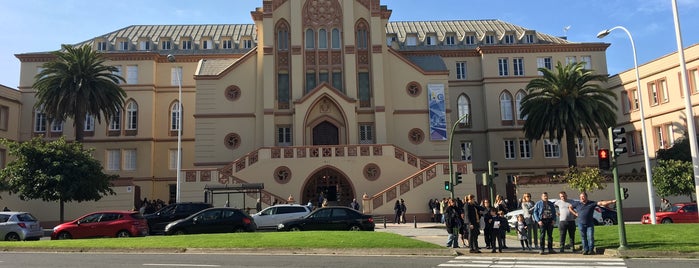 Colegio Compañía de Maria is one of lugares con promociones para Foursquare.