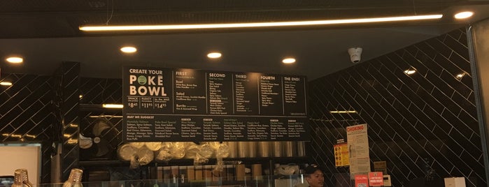 Poke Bowl is one of Lugares favoritos de Mitchell.