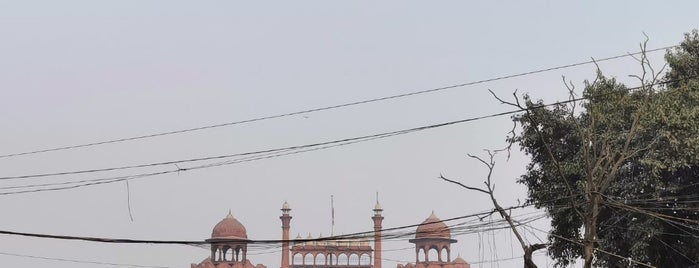 Red Fort | Lal Qila | लाल क़िला | لال قلعہ is one of สถานที่ที่บันทึกไว้ของ Ryan.