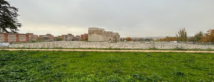 Castillo de la Alameda is one of Distrito Barajas.