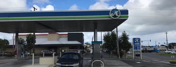 Aloha gas is one of สถานที่ที่ Shamus ถูกใจ.