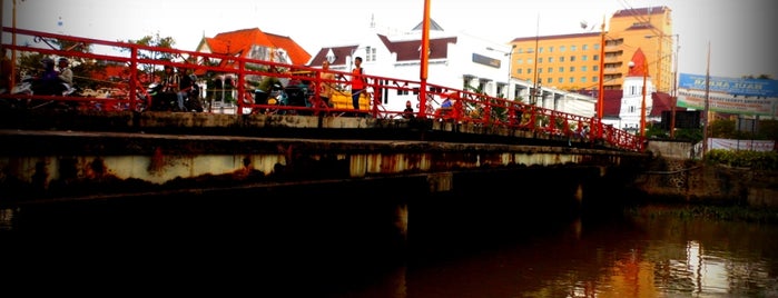 Jembatan Merah is one of "just walk"- trip surabaya.