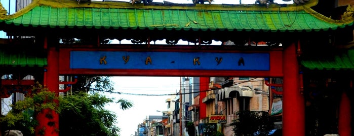 " KYA-KYA " Jl.Kembang Jepun is one of "just walk"- trip surabaya.