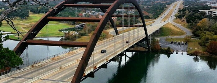 360 Bridge (Pennybacker Bridge) is one of Elizabeth'in Kaydettiği Mekanlar.