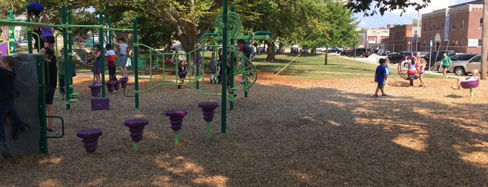 Third Street Park is one of Bloomington Parks.