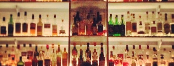 The Beagle is one of Esquire's Best Bars in New York, 2013.