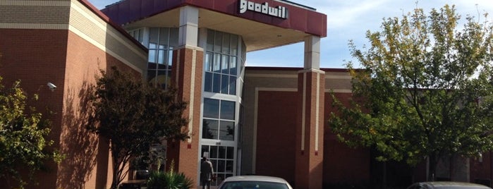 Goodwill is one of สถานที่ที่ Mike ถูกใจ.