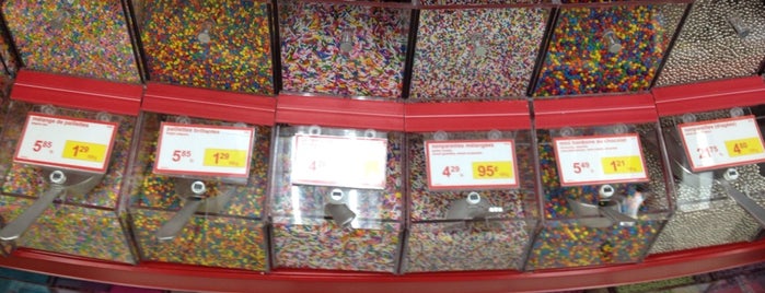 Bulk Barn is one of Place à aller quand je m'enmerde..