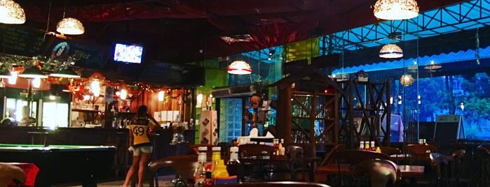 Blooie's Roadhouse Bar & Grill is one of Singapore - Resto.