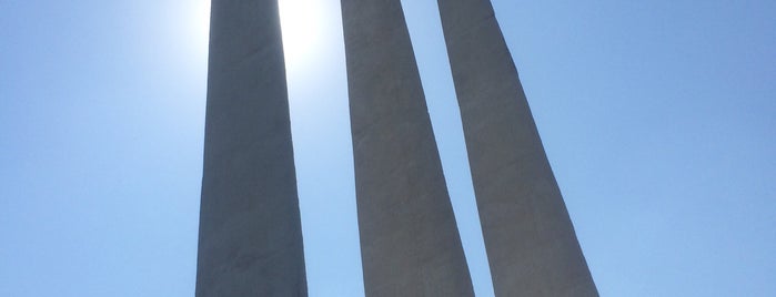 Praça Heróis da Força Expedicionária Brasileira is one of Ar livre.