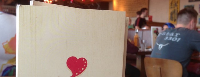 Nando's is one of Phatさんの保存済みスポット.