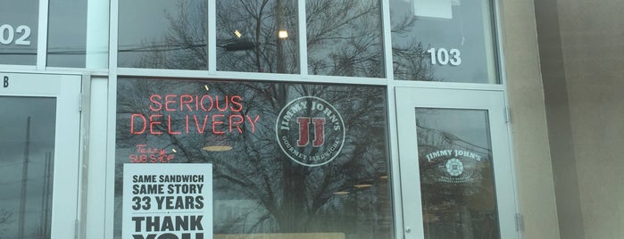 Jimmy John's is one of Lugares favoritos de Maxwell.