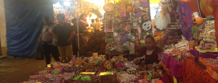 Mercado de la Pro-Hogar is one of Tempat yang Disukai Alons.