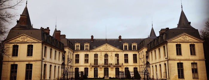 Chateau D'Ermenonville is one of Orte, die Miray gefallen.