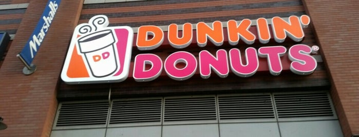 Dunkin' is one of Orte, die Sara gefallen.