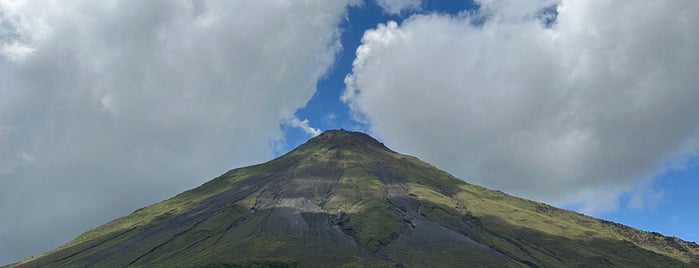 Volcán Arenal is one of สถานที่ที่ Carl ถูกใจ.
