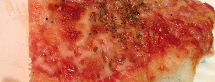 La Palma Restaurant & Pizzeria is one of Laturr / Dolla Slice.