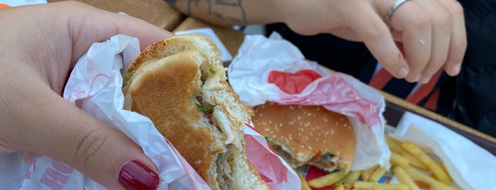 Burger King & Popeyes is one of Lugares favoritos de FATOŞ.