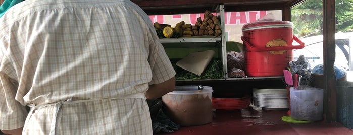 Gado-Gado Danau Toba is one of RizaL 님이 좋아한 장소.