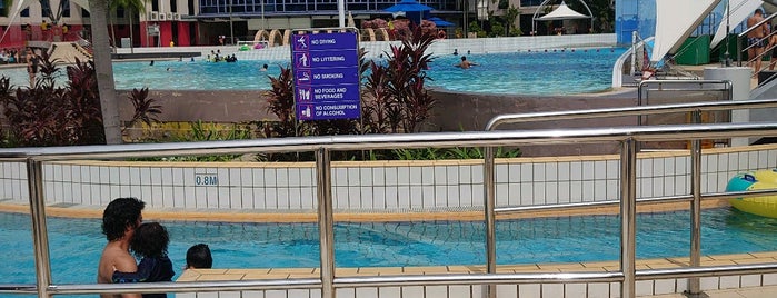 Jurong East Swimming Complex is one of Singapore fun spots.