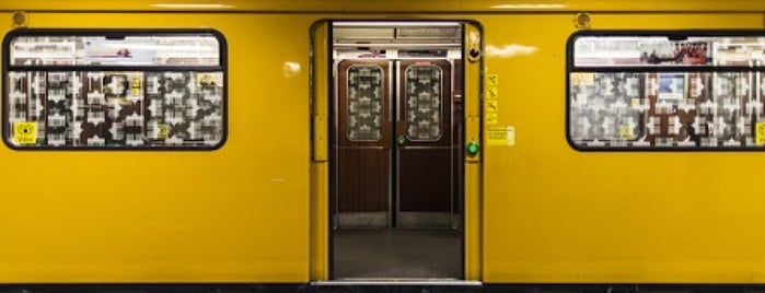 Estação Central de Berlim is one of Locais curtidos por 「 SAL 」.