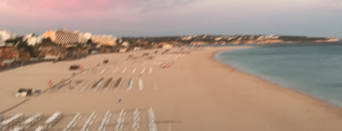 Praia da Rocha is one of Lugares favoritos de Donnie.