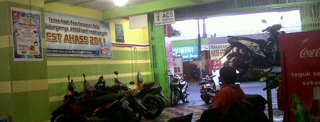 Garage Cafe & snow Wash is one of Surabaya.