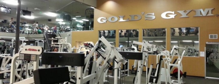 Gold's Gym is one of Lugares favoritos de dennis.