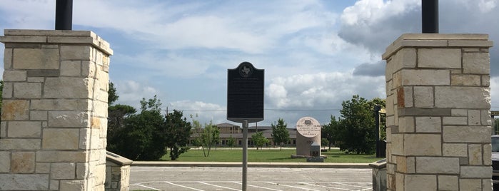 Memorial Park is one of The Daytripper's Killeen.