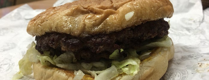 B Town Burgers is one of Clintさんのお気に入りスポット.