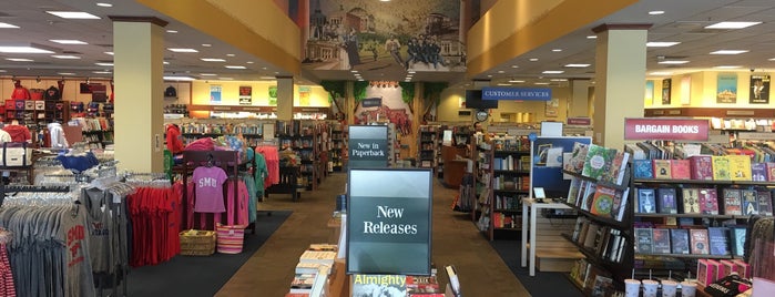 Barnes & Noble is one of MarktheSpaManさんのお気に入りスポット.