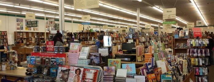 Half Price Books is one of สถานที่ที่ Amy ถูกใจ.