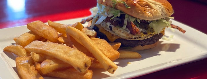 Red Robin Gourmet Burgers and Brews is one of Posti che sono piaciuti a Eve.