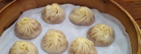 Din Tai Fung 鼎泰豐 is one of Singapore.