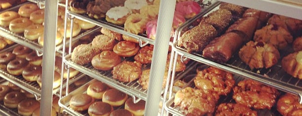 Donut Star is one of Lugares favoritos de Lindsay.