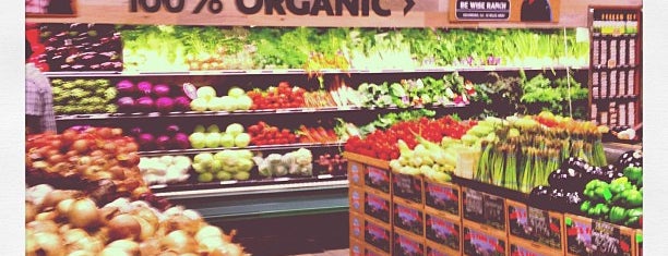 Whole Foods Market is one of Kristen'in Kaydettiği Mekanlar.